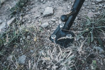 Side Stand Enlargement, Low Suspension
