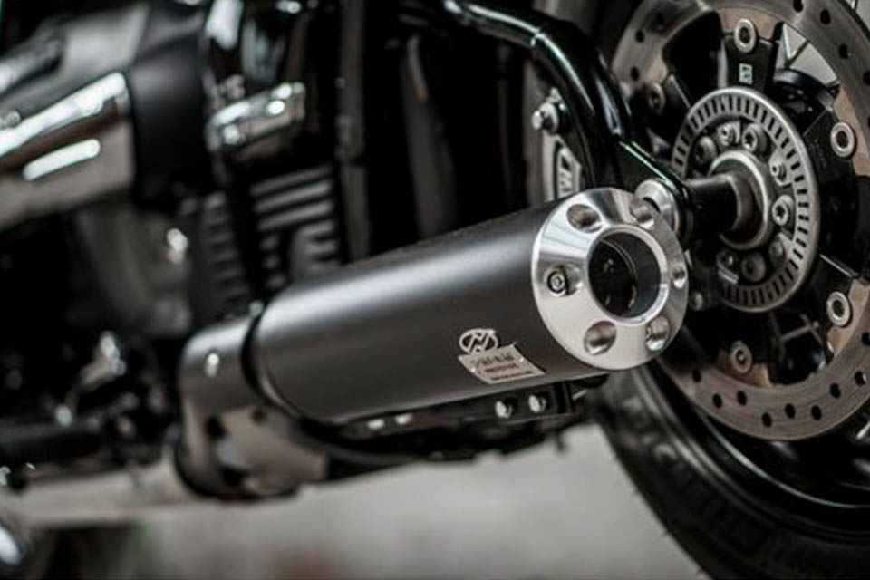 Dr. Jekill and Mr. Hyde BMW R18 Exhaust